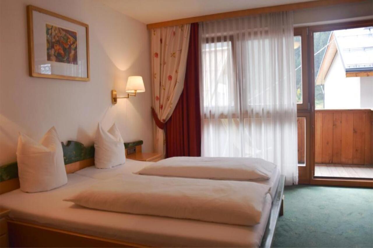 Berghotel Basur - Das Schihotel Am Arlberg Flirsch Exterior photo