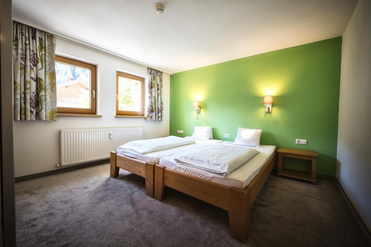 Berghotel Basur - Das Schihotel Am Arlberg Flirsch Exterior photo