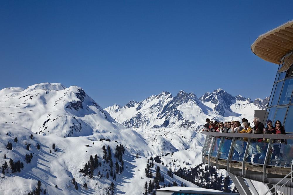 Berghotel Basur - Das Schihotel Am Arlberg Flirsch Exterior photo