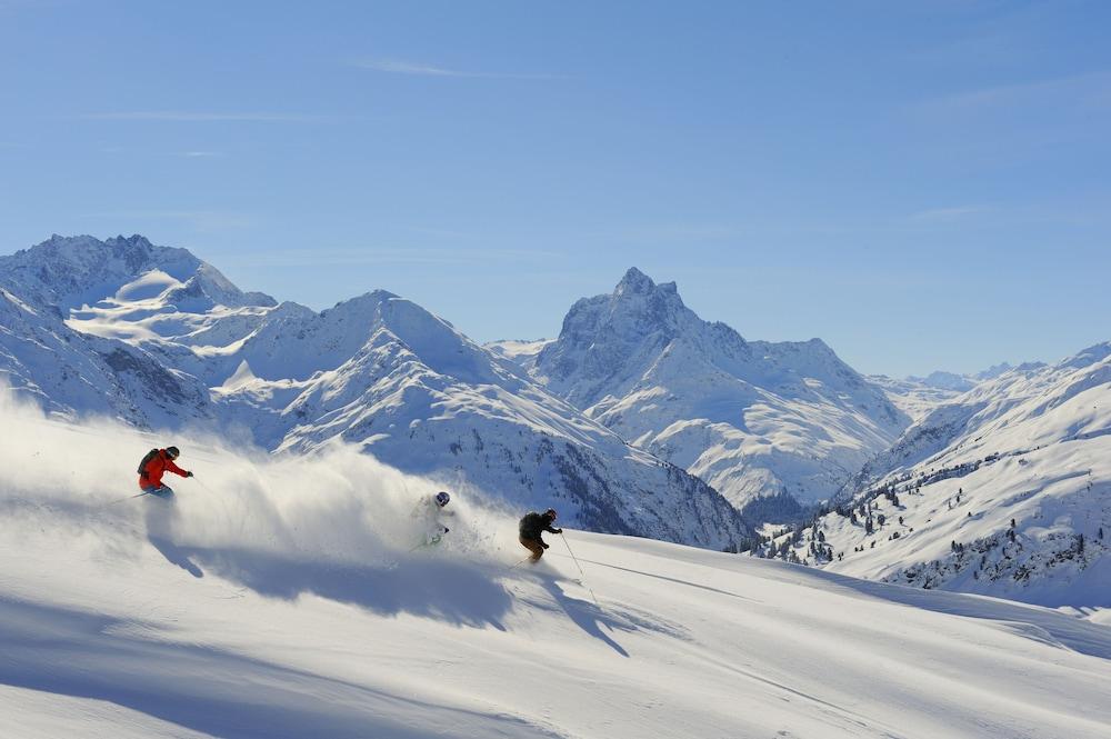 Berghotel Basur - Das Schihotel Am Arlberg Flirsch Exterior photo