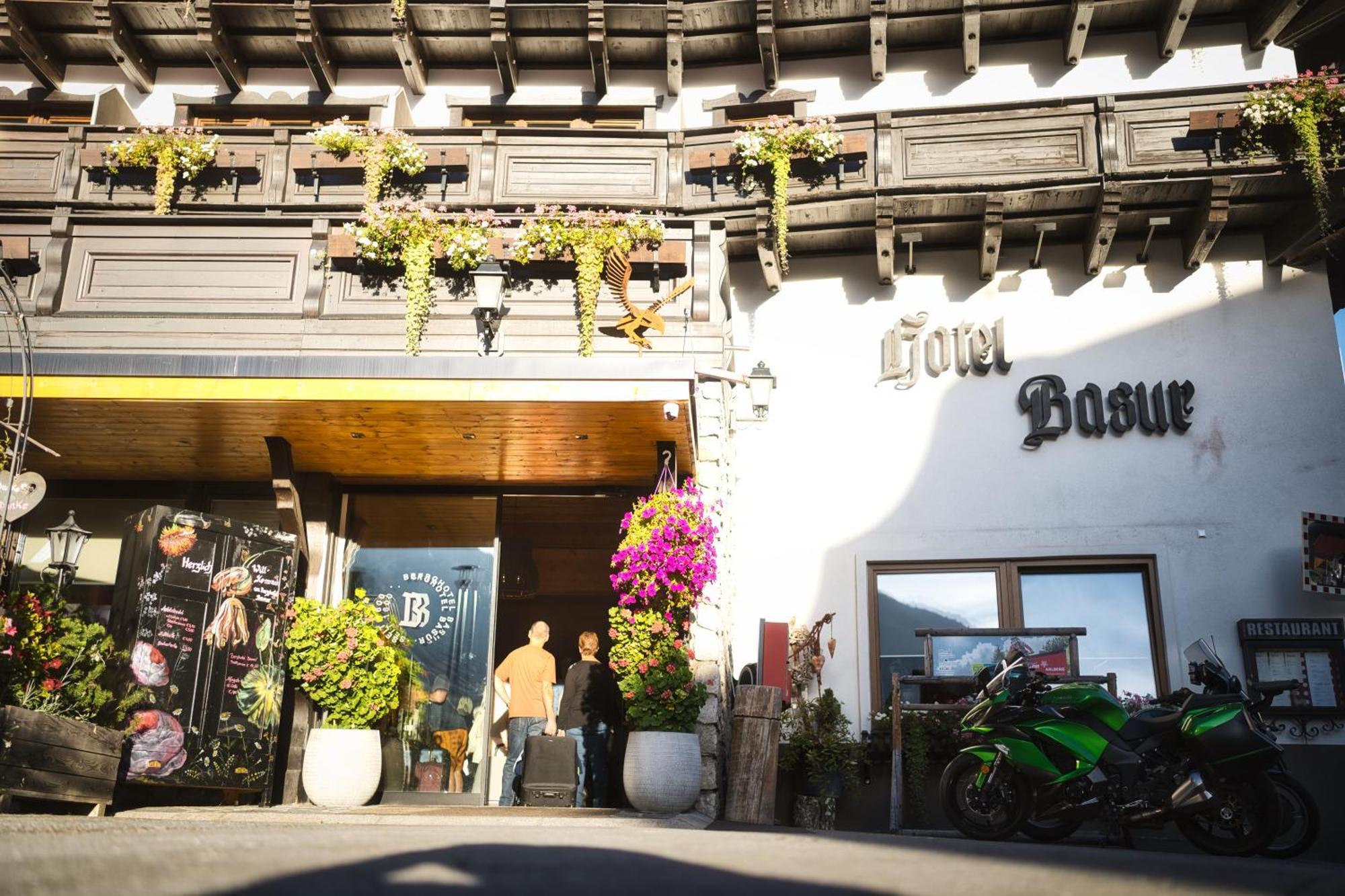 Berghotel Basur - Das Schihotel Am Arlberg Flirsch Exterior photo